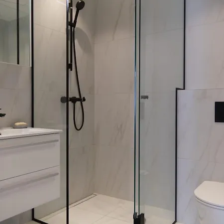 Bright & Cozy Apartment, Terrace, Free Parking *