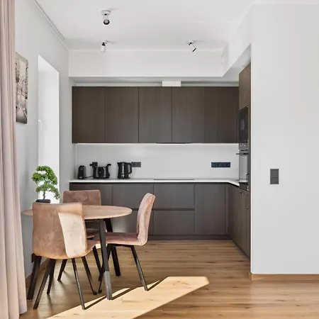 Bright & Cozy Apartment, Terrace, Free Parking *