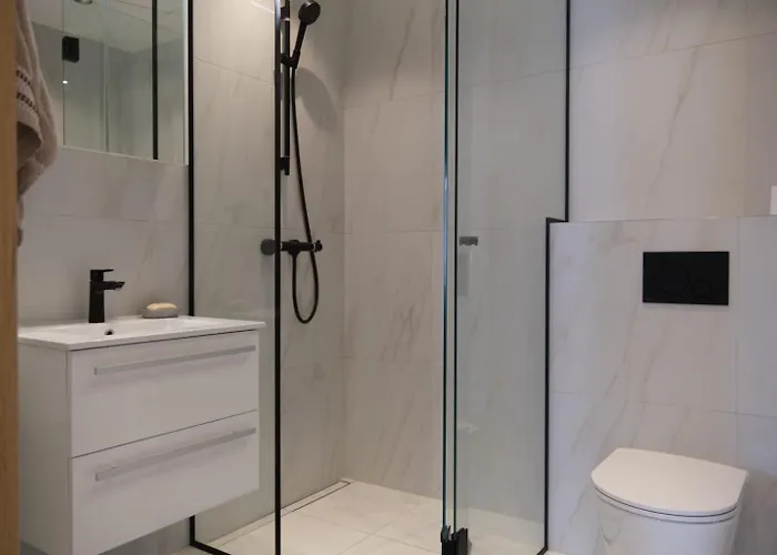 Bright & Cozy Apartment, Terrace, Free Parking *