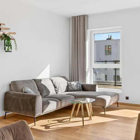 Bright & Cozy Apartment, Terrace, Free Parking דירה